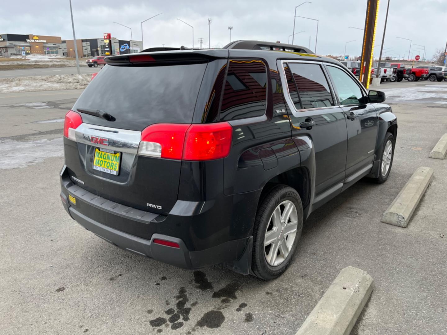 2011 Black /charcoal cloth GMC Terrain SLE2 AWD (2CTFLTEC8B6) with an 2.4L L4 DOHC 16V engine, 6-Speed Automatic transmission, located at 1960 Industrial Drive, Wasilla, 99654, (907) 274-2277, 61.573475, -149.400146 - Photo#4